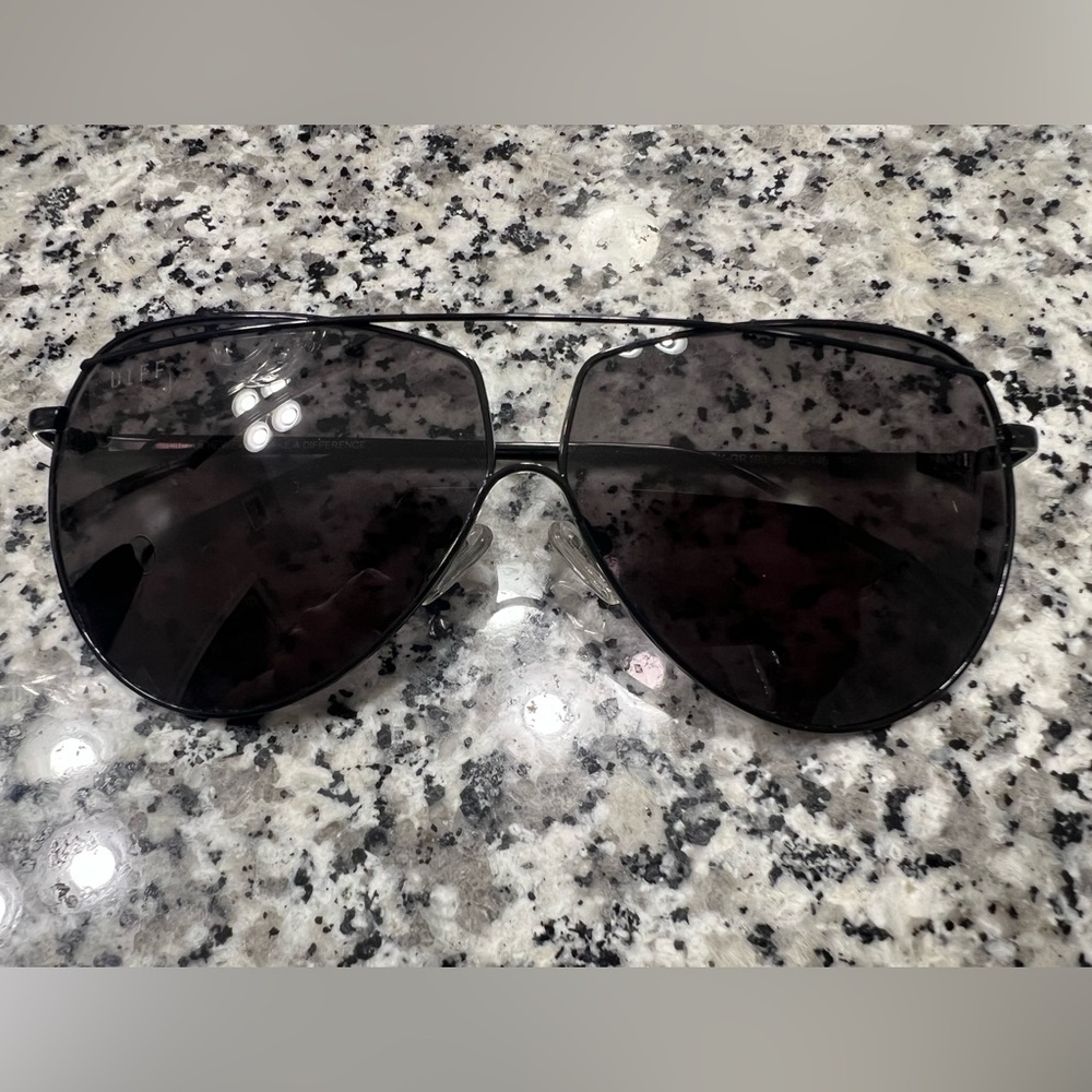 Stylish Black Diff Aviator Sunglasses - image 1
